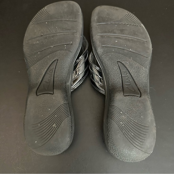 CLARKS Cloudsteppers Breeze Sea  Black Patent Flip Flop Slip On Sandal Ladies 10 - Picture 8 of 11